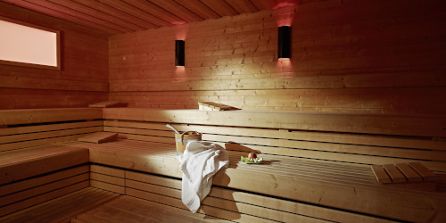 Sauna steam, tango heels, and a winter crush on Hinoki